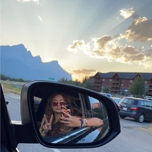 Meet your Posher, Mj